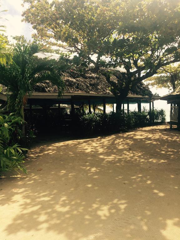 Отель Vacations Beach Fale Manase Экстерьер фото