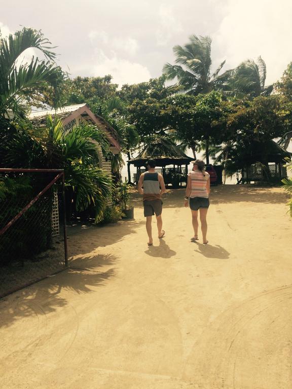 Отель Vacations Beach Fale Manase Экстерьер фото