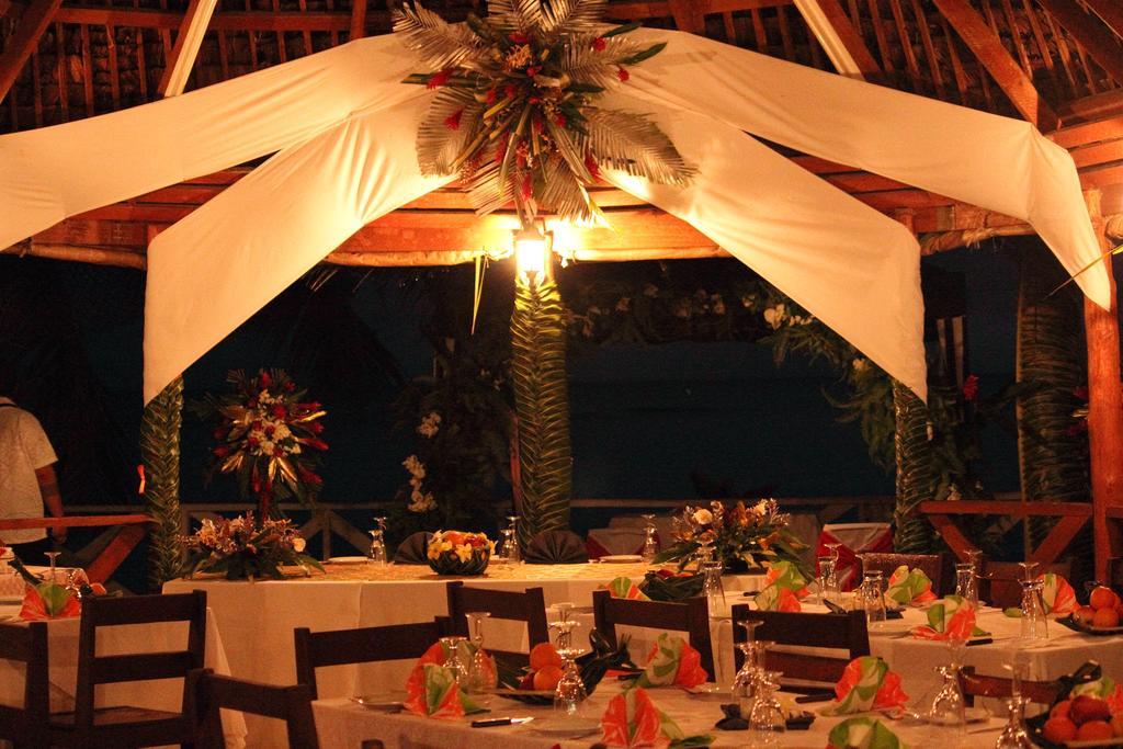 Отель Vacations Beach Fale Manase Экстерьер фото