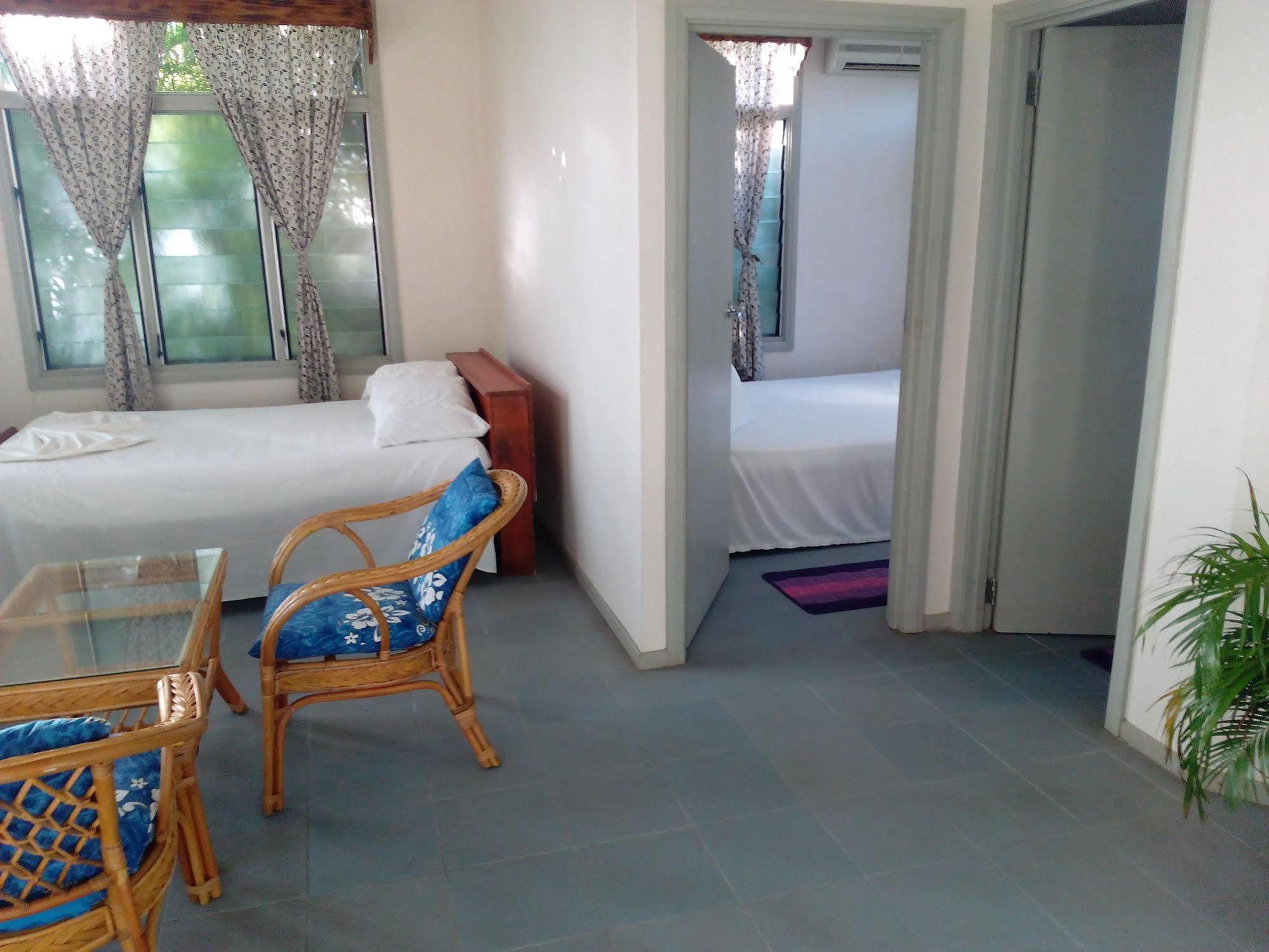 Отель Vacations Beach Fale Manase Экстерьер фото