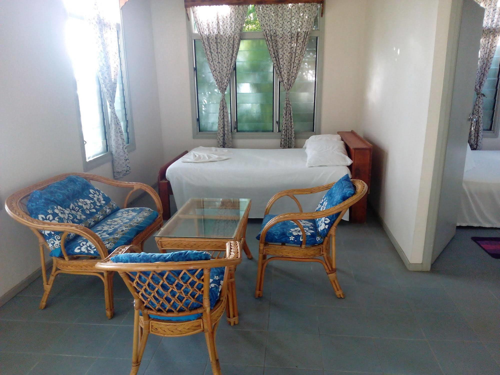 Отель Vacations Beach Fale Manase Экстерьер фото
