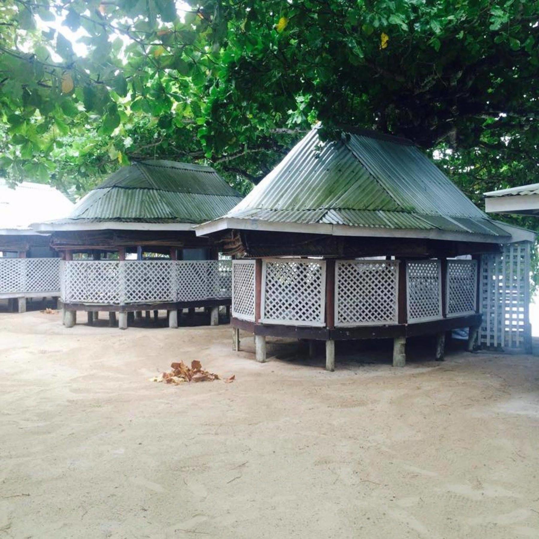 Отель Vacations Beach Fale Manase Экстерьер фото