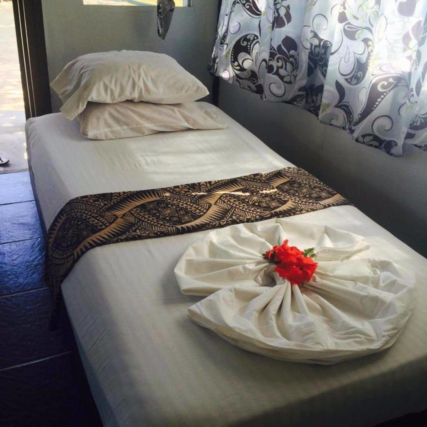 Отель Vacations Beach Fale Manase Экстерьер фото