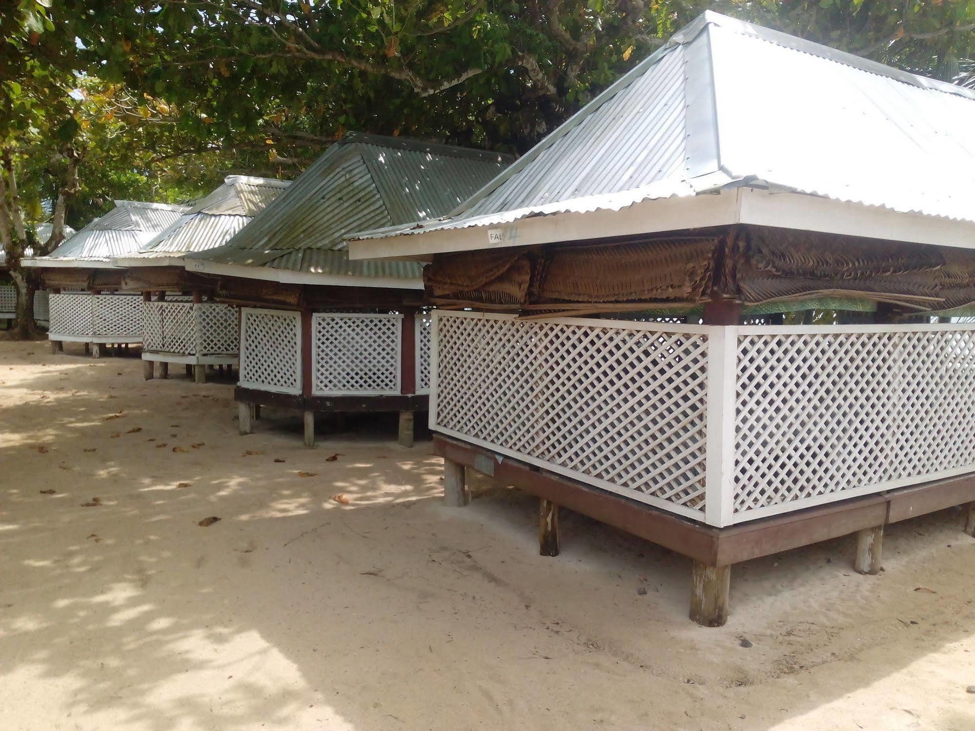 Отель Vacations Beach Fale Manase Экстерьер фото