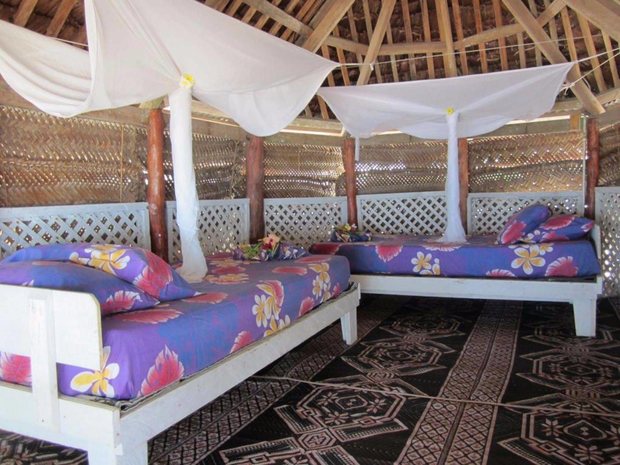 Отель Vacations Beach Fale Manase Экстерьер фото