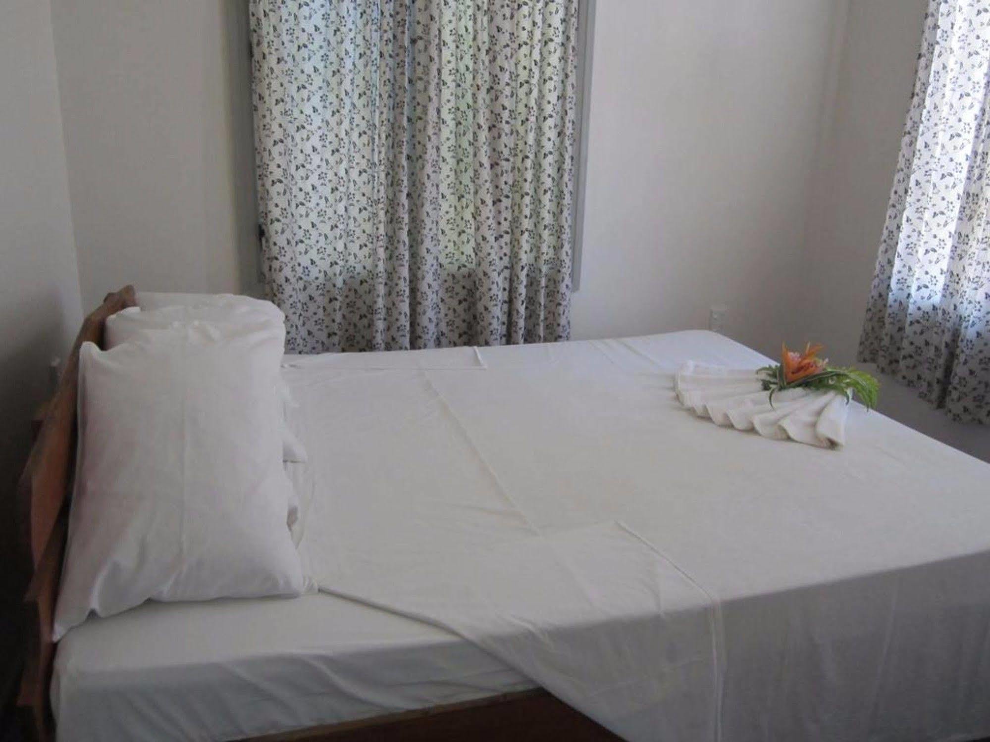 Отель Vacations Beach Fale Manase Экстерьер фото