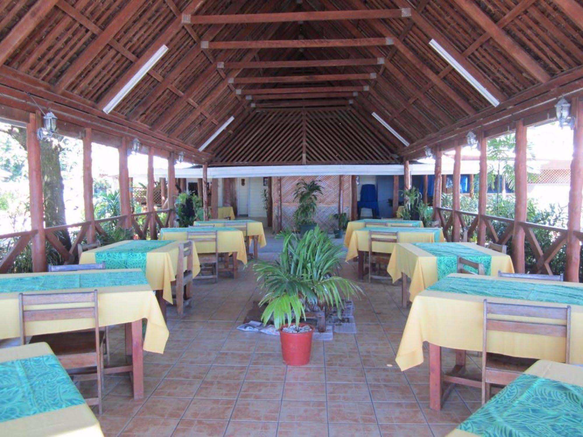 Отель Vacations Beach Fale Manase Экстерьер фото